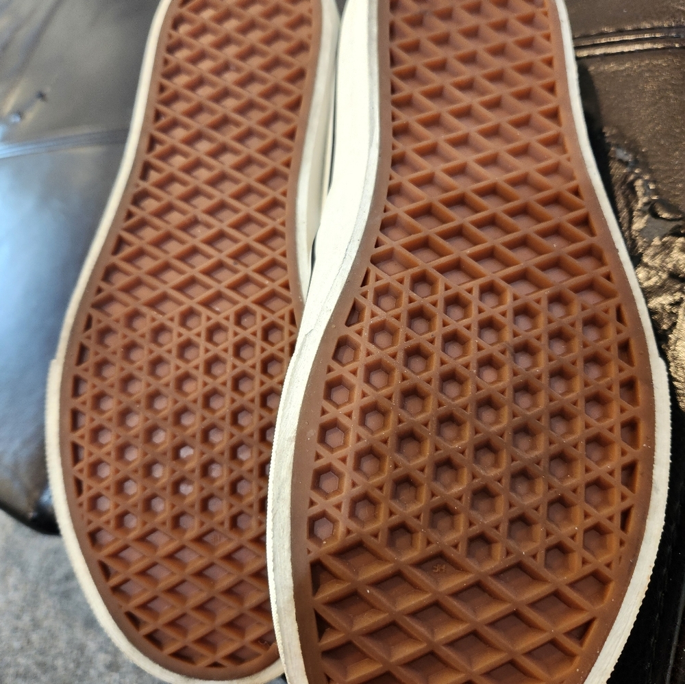 VANS - Picture 3 of 5
